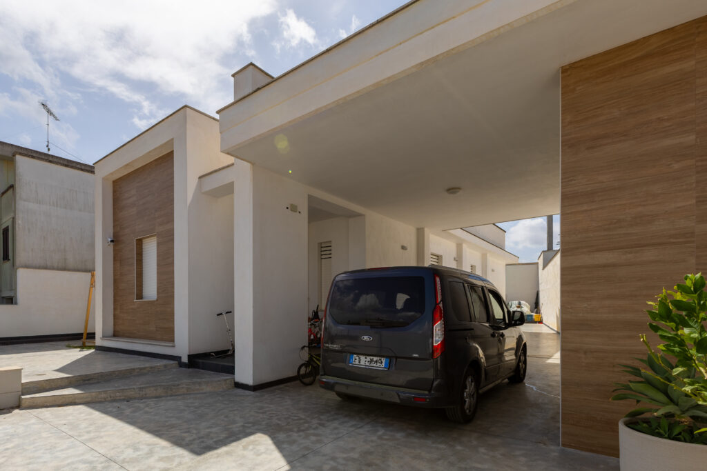 Ingresso pensilina per parcheggio auto