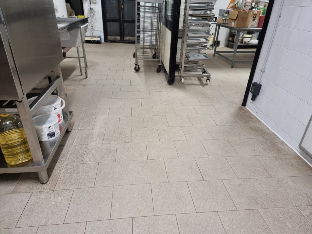 Foto pavimentazione precedente della cucina